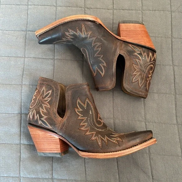 Ariat Dixon Ankle Booties